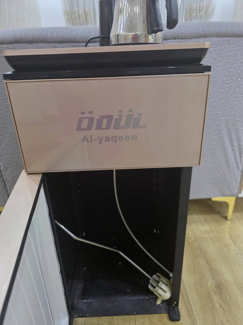 للبيع: 
براد ماء (تحميل سفلي) بحالة جيدة جداً
​المواصفات والتفاصيل بكل أمانة:
​نوع التحميل: تحميل الماء من الأسفل (مريح جداً وعملي).
​الحالة العامة: البراد شغال ونظيف جداً.
​التسخين: الغلاية (الماء الحار) شغالة بامتياز وبدون أي مشاكل.
​التبريد: الماء البارد حالياً متوقف (عاطل)، ولا أعرف سبب العطل بالتحديد.
​ملاحظة السعر:
البراد تم شراؤه أصلاً بسعر 225 ألف دينار. وبسبب العطل البسيط في التبريد، السعر متروك للمشتري: "انطي السعر اللي يرضي الله ويكون منصف للطرفين وتدلل".


**إذا كنت صاحب هذا الإعلان وتريد حذفه لأي سبب، رجاءا أرسل رسالة إلى الدعم الفني**