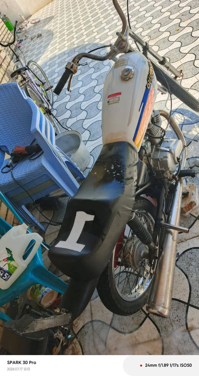 للبيع نامه شلامجه مديل 20 كلك شاصي مكفول من لحيم ولعواج دراجه جديده مكينه مفتوحه ولفات 1=0 وبستم اول فتحه اله دراجه جديده كلش شلعه ومعدل  خير من الله سدر جديد دراجه جديده كلش مال جناي اي نقص مابيه  مكان سوق الشيوخ ناحيت الطار سعر 400 رقم الهاتف ***********
