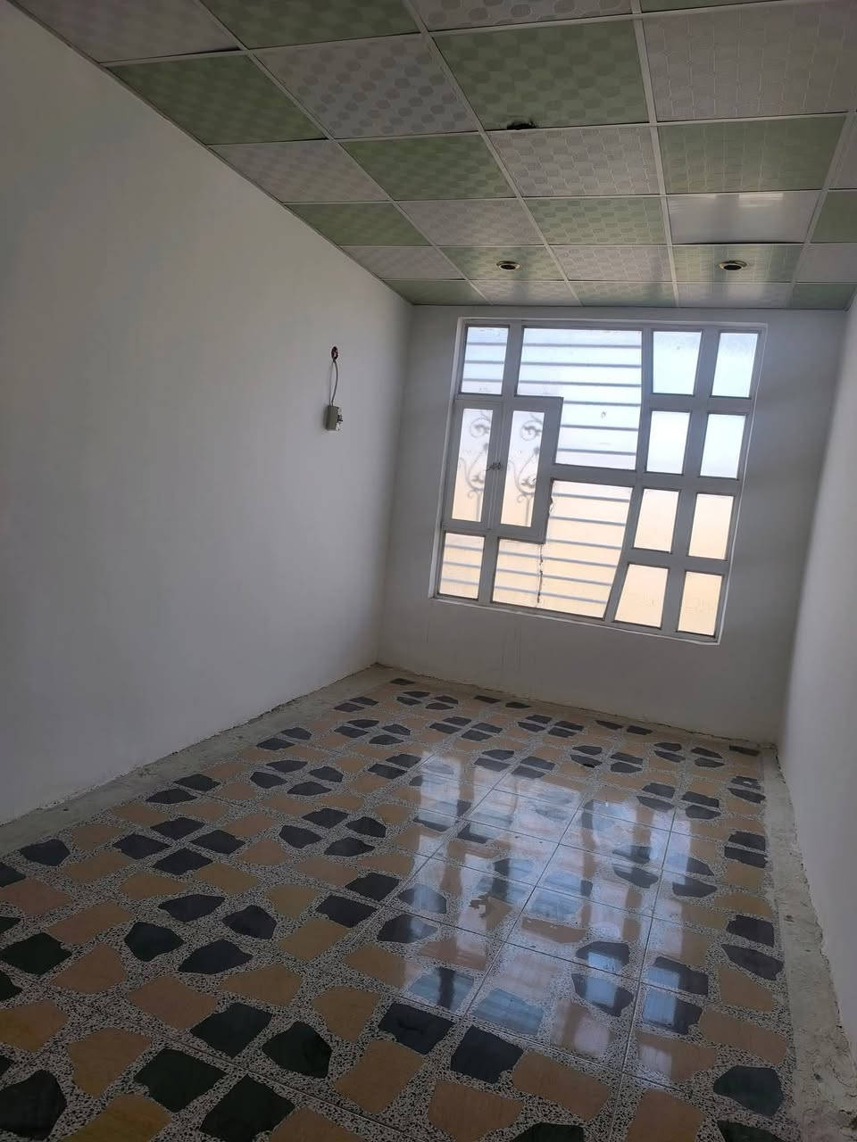 دار للبيع حي ميسان 50 متر
#دارـللبيع 
المساحه 50 متر.
"يتكون من طابقين"
الطابق الاول :
استقبال، صاله، مطبخ، صحيات، مكشوفه.
ـــــــــــــــــــــــــــــــــــــــــــــــــــــــــ
الطابق الثاني :
غرفه.
ـــــــــــــــــــــــــــــــــــــــــــــــــــــــــ
البناء نضيف وترميم جديد. 
الكوفه حي ميسان شارع الشريط بالقرب من ملحق شارع الجامع مجاور مدرسة الكوفه للمتفوقين ومدرسة مصباح الهدايه للبنات.
السعر 70 مليون.

للاستفسار: الاتصال على الارقام المدرجه👇🏻
***********
***********
