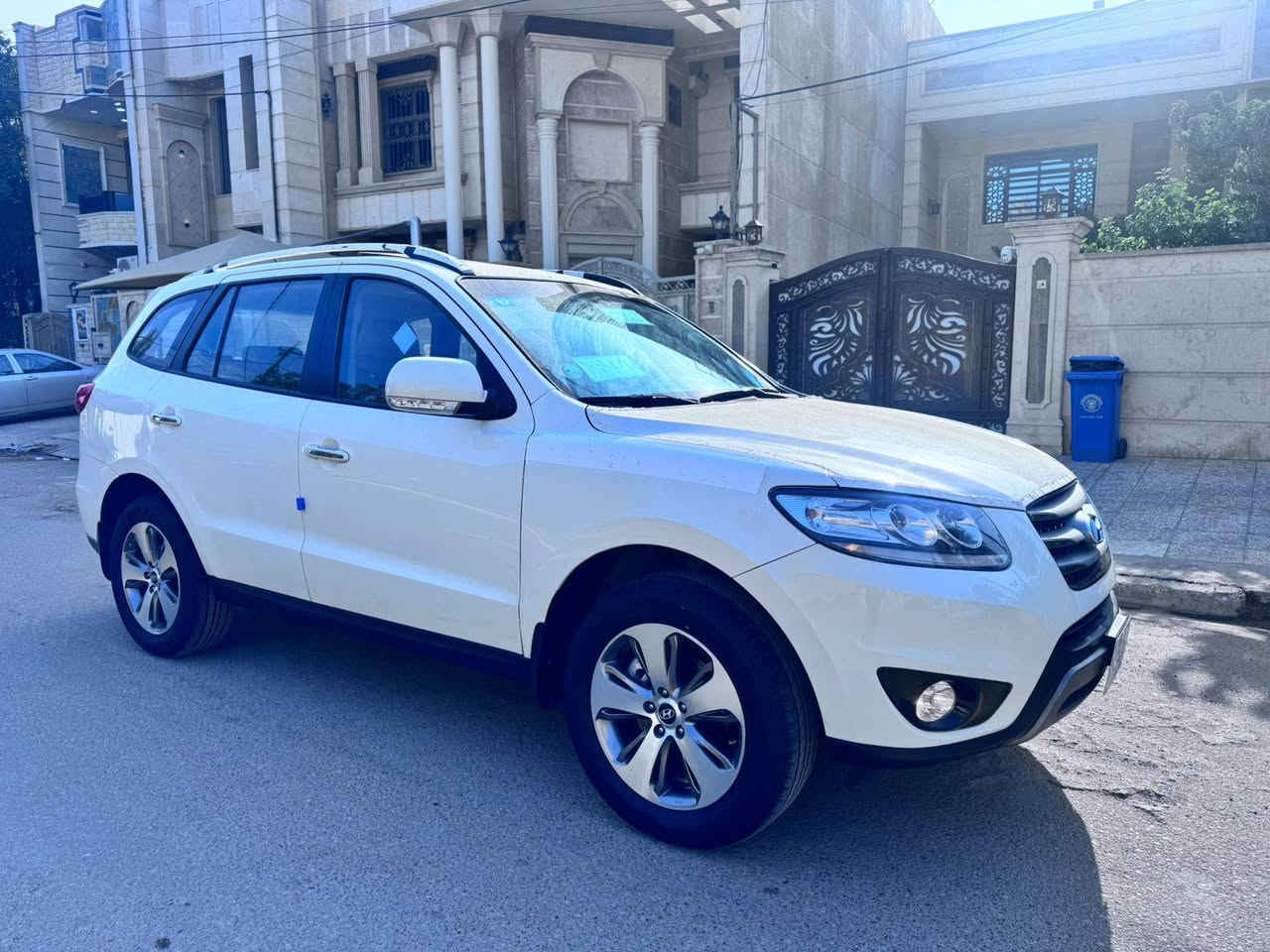 السلام عليكم البيع سنتافي موديل ٢٠١٢ سياره كارتون جديده فول موصفات وعل أيدي وبسمي رقم بغداد فوووول موصفات ماشيه ٥٩ آلاف سياره جديده مكفوله لا شخط ولا بارد ولا رصعات ولا تبديل فقط بيه شخط ب جملغ وبداير خلفي صبغ بدون أي بس بخ سياره علا أيدي وزيروو  نظافته ٩٨ بل ١٠٠ سياره داخل قرميدي فتحه كشنات كهربائي فورويل محرك ٢٤٠٠   ٧ راكب بصمه فوووووول الخير مكاني بغداد رقمي
***********
