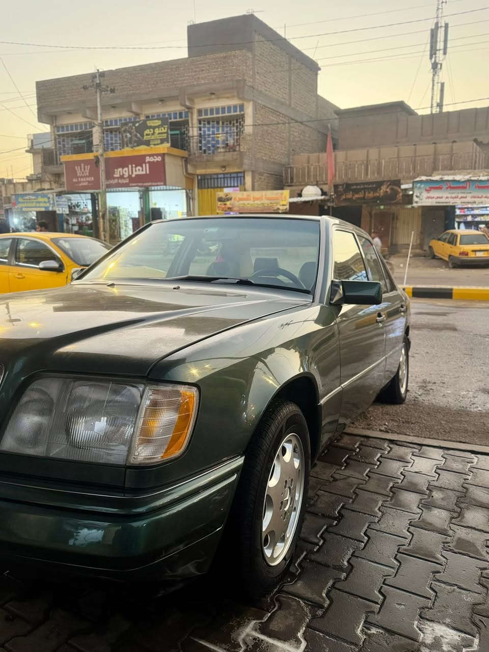 ألسلام عليكم 🫡
مرسيدس 🇩🇪بنز 320🧿
موديل1994
محرك خراطيم
فتحه طكه 
تبريد  ثلج شرط غاز الشركه 
كير 4نمر
اكسل بلاد خفيف
حداديه شركه
ويل كب شركه
تايرات USA
كهربائيات شغاله كلوب محترك مابيهه 
ألون مميز زيتوني🫒 
دواخل بيجي نظافه 98%
بدون صبغ 
بدون ضربه 
السياره ع وضع الشركه 
بدون نواقص بدوووون نواقص 
كلشي بيهه شغال سياره جاهزه 100%100السياره  رقم قادسيه 
  مسجله ومعامله بيهه فقط كمرك ممدفوع  
السعر 70$ مجال قليل 
الاتصال بالرقم ***********
مكاني ديوانيه
