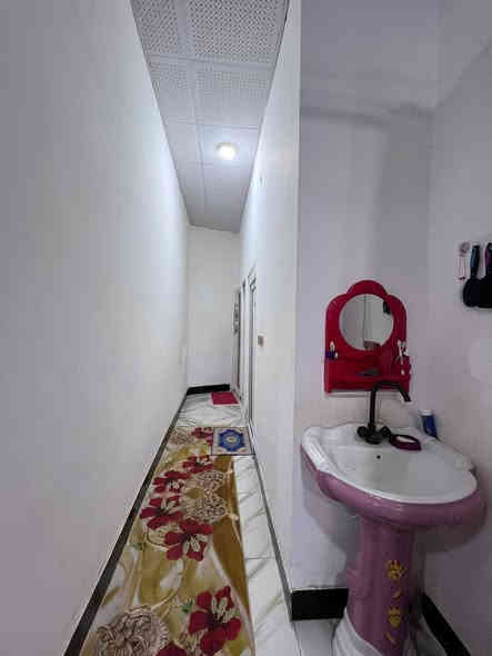 دار سكن للبيع 🏠
#المساحة :: 190م
وقف شيعي مسجل سنوياً 25 الف
إبي الخصيب طريق الوسطي قرب مستشفى الصيني
#يحتوي :: كراج واسع صحيات خارجية أستقبال 
مطبخ حار + بارد غرفتين منام صحيات داخلية
مناور عدد 2 درج دائري مؤدي للسطح الخارجي
#السعر :: 65 مليون وبي مجال بسيط 
#للأستفسار :: *********** متوفر واتساب
