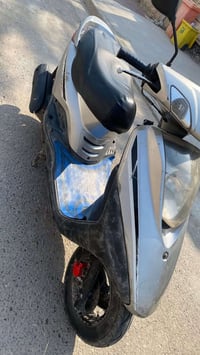 دراجه بريز للبيع محرك بلادي كهربائيات بلادي سلف هندر شغال العنوان بغدا...