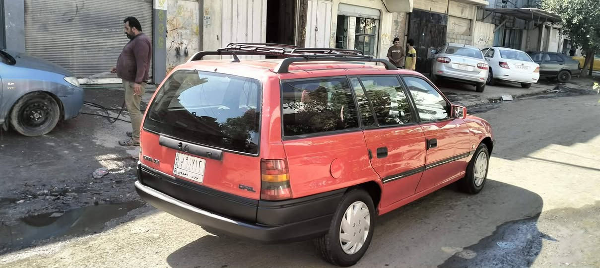 استرا موديل ١٩٩٢ للبيع محرك كير شرط تايرات جدد باتري جديد صبغ دوائر ودوسات
للاستفسار الاتصال على الرقم 
٧٧١٠٦٢٣٨٥٣


**إذا كنت صاحب هذا الإعلان وتريد حذفه لأي سبب، رجاءا أرسل رسالة إلى الدعم الفني**