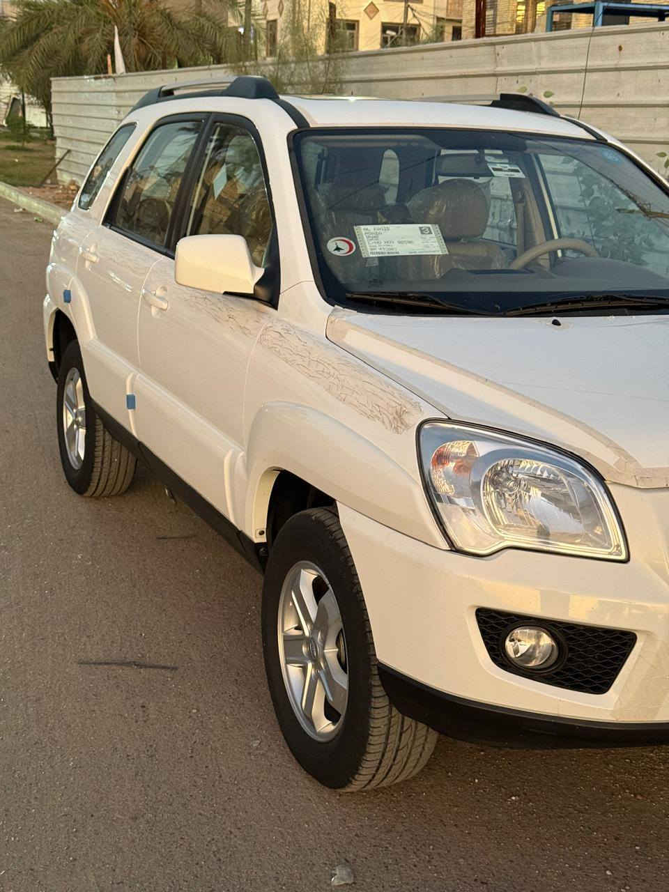 سلام عليكم
كيا سبورتج 
استلام الشركه الدوليه 
السياره أخت الزيرو 
ماشيه 50 ألف حقيقي 
شرط الفحص استخدام شخص واحد فقط من 2010 لحد الآن 
موديل 2010 مكفولة كفاله عامه من كلشي مواصفات السياره فتحه وصاج جلد مكينه 2000 سويج شخاطه سبير ما نازل عده مفتوحه فابلون الشركة بنيد وصفاح زيرروووووو رقم بغداد الدولي تحويل ثاني يوم 

السعر عند الاتصال 
الهاتف ***********
مكان السياره بغداد شارع فلسطين
