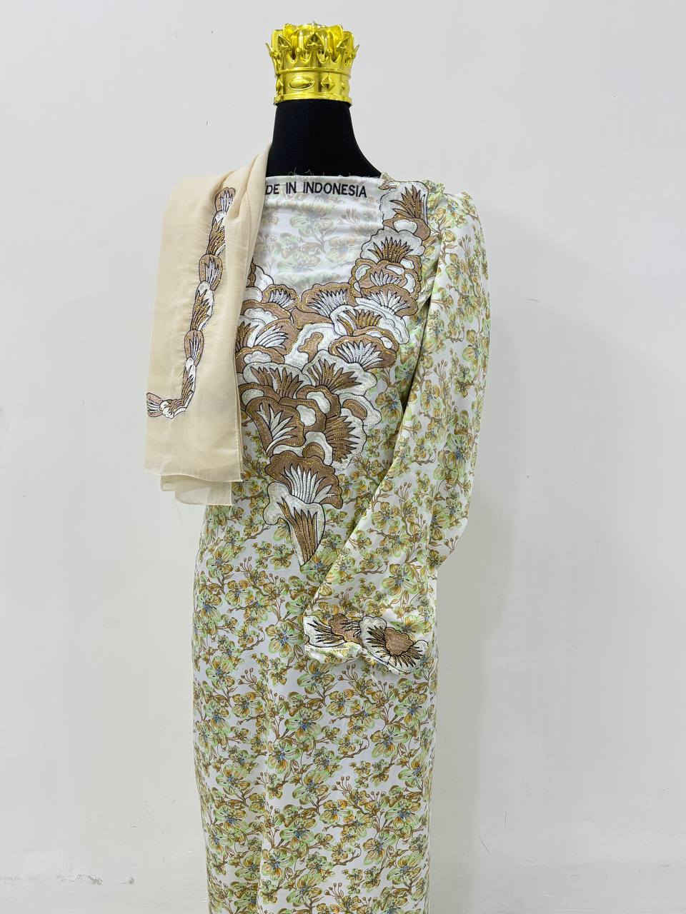 السلام عليكم 
مخاور امارتيه مع شال كوالتي جداً قماش حرير اندنوسي  ممتاز  جميع الموديلات 
يتوفر توصيل   
للتواصل(***********)
