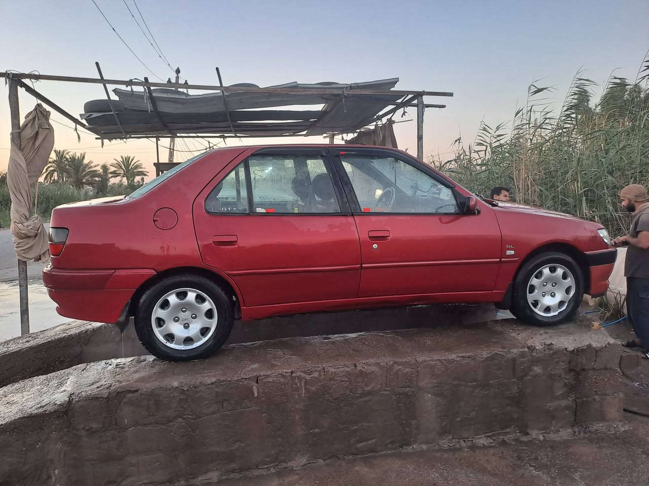 سلام عليكم
بيجو ٣٠٦ موديل 2001 للبيع سياره جاهزه كبل للشارع 
تبريد ثلج 
سياره بسمي قبل شهر محوله  هزه بعده جديده ماصاقطه 

كير محرك مكفولات 
تخم تاير جديد 
سياره متعوب عليه الله شاهد 
سعر ب ٤٠ وبيه مجال 
مكان دوره ميكانيك 
للاستفسار الاتصال على الرقم ***********

