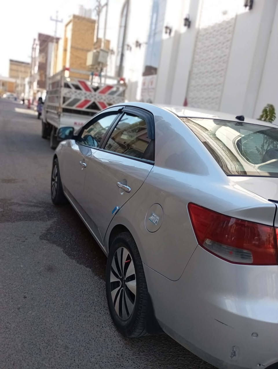 سيراتو ٢٠١٢ خليجي 
سعر 95 
موصفات تحكم ستيرن جهيتن فتحه بلقماره 
مانع نزلق شاير بلمري مري شفط
شاشة جبيرة كامرة حساسات خلفية 
محرك ١٦٠٠ دوش لا تبخير ولا تنقيص 
صدر امامي خلفي جديد
سيارة جاهزة ما بيهة اي نقص 
رقم اربيل جديد تحويل ثاني يوم 
مكان سيارة الناصريه 
السياره كفاله عامه من الصبغ والظربه 
 عد الخدوش البسيطه 
يشهد الله مو ابو معرض انه جناي 
رقمي ***********
