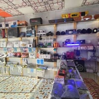 من رخصة الادمن للبيع محل كماليات جاهز و على حسب الأصول موقعه كلش حلو و...