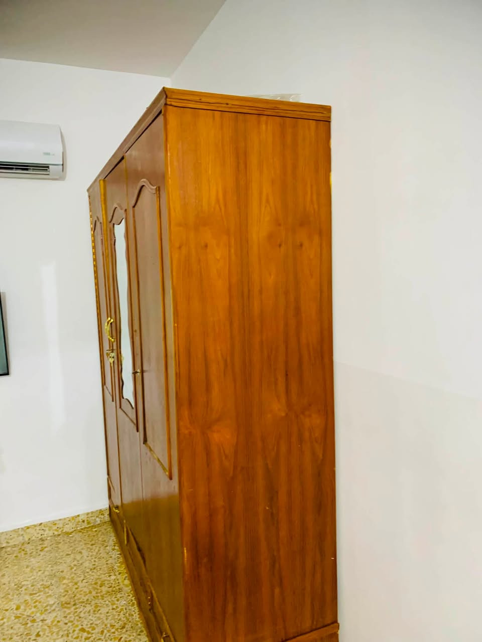 سلام عليكم كنتور 3مترات وكثر نضيف ماصر هواي من شتريته سعره خاص تصل وتدلل ***********
