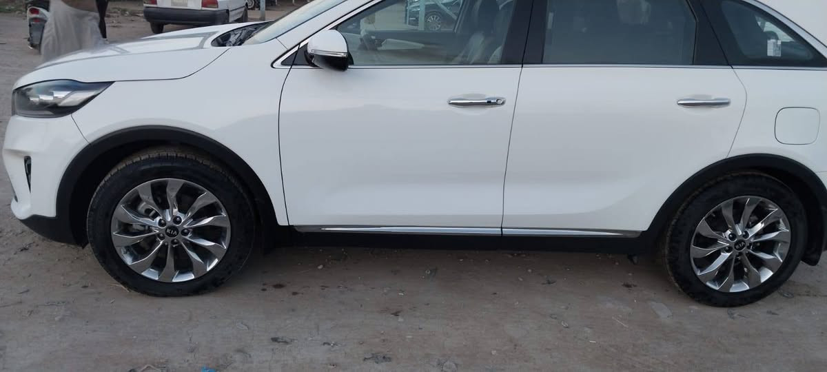 #كيا_سورنتو
موديل 2020 خليجي 

فول مواصفات عدا البانوارما مكفوله كفاله عامه 

#السيارة عل وضع الشركة داخل وخارج.

6 سلندر 3500

رقم بغداد دولي 

سيارة جديده بحاله الوكاله سعره ب

272 وبيه مجال قليل  مكاني ديوانيه عفك 

رقم صاحب السيارة***********
