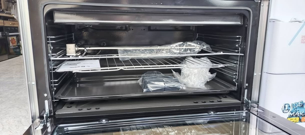 نقد او اقساط 
عروض نار 🔥🔥🔥

☑️النوع: شارك 🇮🇹
بوتاجاز بفرن قائم بذاته.
☑️المقاس: 90×60 سم.
☑️عدد الشعلات: 5 شعلات غاز علوية.
☑️نوع الحوامل: حوامل من الحديد الزهر (الكاست).
☑️الخامة: ستانلس ستيل قوي ومقاوم للصدأ.
☑️الإشعال: إشعال ذاتي للشعلات والفرن.
☑️الأمان: يتوفر بخيارات مختلفة، بعض الموديلات قد تكون ☑️بدون أمان كامل.
☑️الفرن:
☑️إضاءة داخلية لمراقبة الطعام.
☑️باب زجاجي مزدوج يتحمل الحرارة.
☑️شواية مدمجة.
☑️الصناعة: المكونات إيطالية بالكامل، والتجميع 
  في مصر🇪🇬

للحجز ***********
العنوان ديالى بعقوبه العزات 
@أبرز المعجبين معرض البحيرة الجميع
