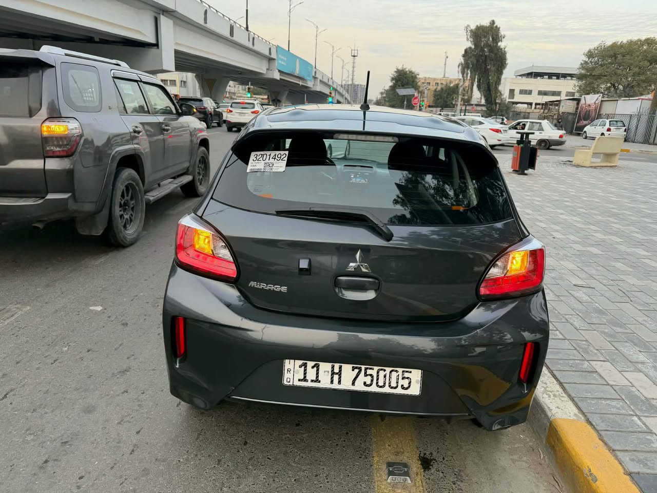 السلام عليكم 
مسبوشي 
ميراج 
2024
شاشه 
كامره 
تحكم استيرن 
كير اتماتيك 
رقم بغداد سنويه ب اسمي 
ماشيه 15 الف
السعر97 و بيها مجال 
للاستفسار  ‭0770 659 9049‬
بغداد العطيفيه بغداد, العراق
