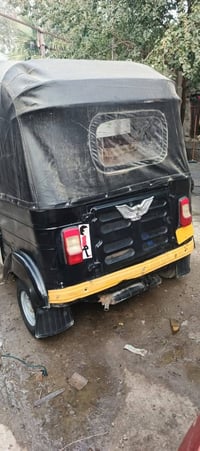 توك توك • ٢٠١٥ • بغداد الشعب