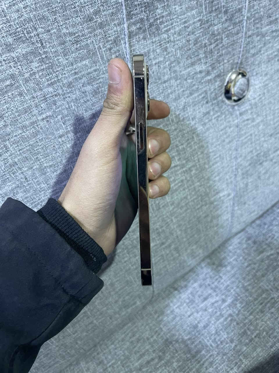 السلام عليكم ورحمه الله
ايفون 12 برو ماكس 
موصفاته ذ256 بطاريه 81 بل حسابه 85بل شحن حلو جهاز شرق اوسط دبل خط ZA دبل خط شاصي يلمع جهاز مبدل ضهر بل ليزر ومببين مبدل ومبدل كلاسه 
فيس ايدي توقف بل تحديث ios26  الشاشه بيه شون شخوط ناعمه وممبينه 
جهاز كله شغال ومكفول سعر مناسب ب375 وبي مجال بسيط تحياتي لجميع 
رقمي ***********
