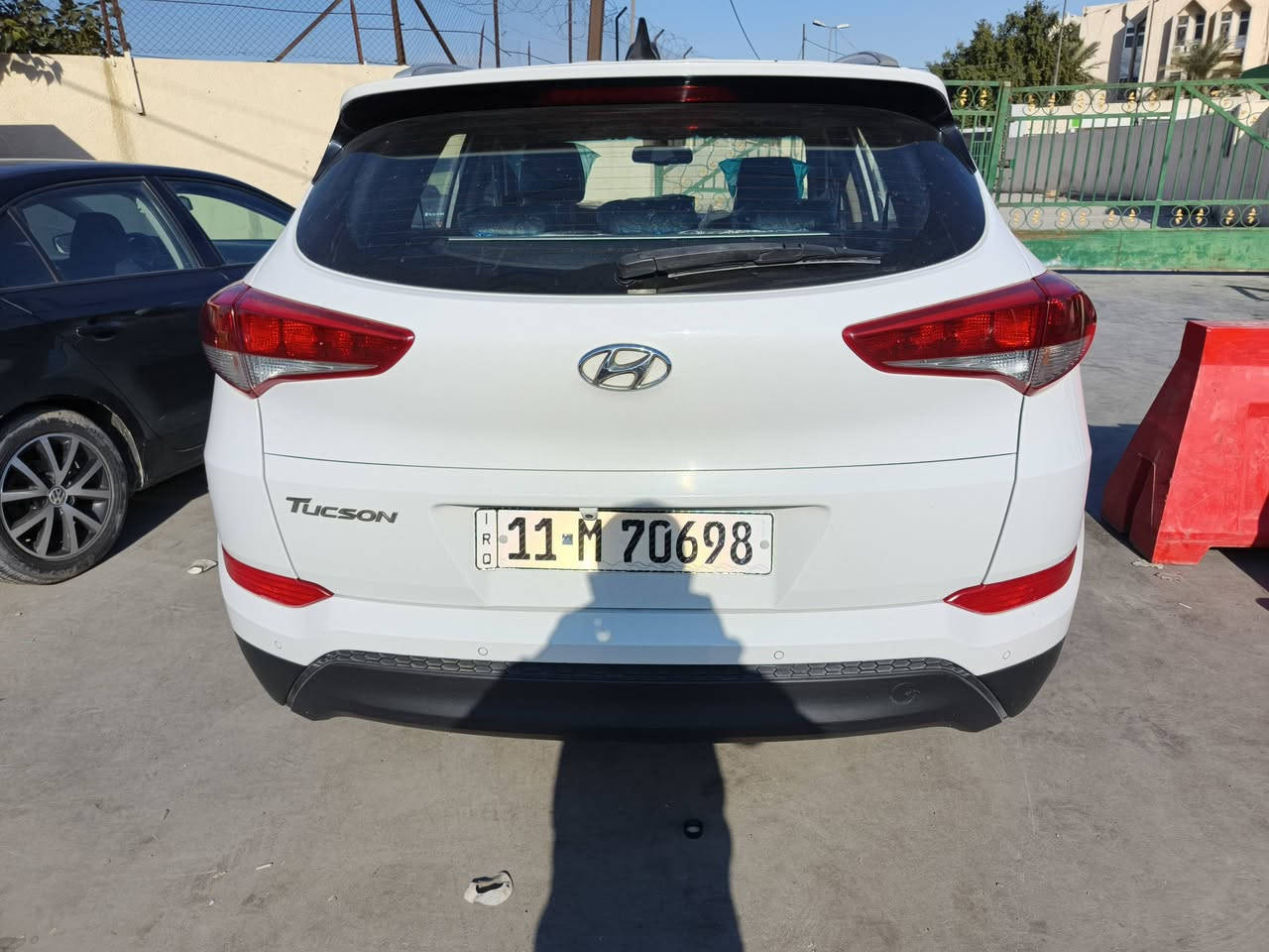 السلام عليكم
توكسان ٢٠١٦ خليجي شكل ٢٠١٨ الحديث محرك دوش المرغوب
السيارة جديده  ونظيفه مابيها لا صبغ ولا شخط
ثلاثه انظمة قيادة(سبورت /ايكو /اعتيادي) 
مرايه كهرابائيه 
تبريد قطعتين خلفي وامامي
حساسات خلفيه وكامره 
سيارة مكفولة كفاله عامه ماشية(١١٧) 
السونر موجود بالصور
السعر ١٨٠ وبيها مجال حك الجيه
للتواصل ***********
