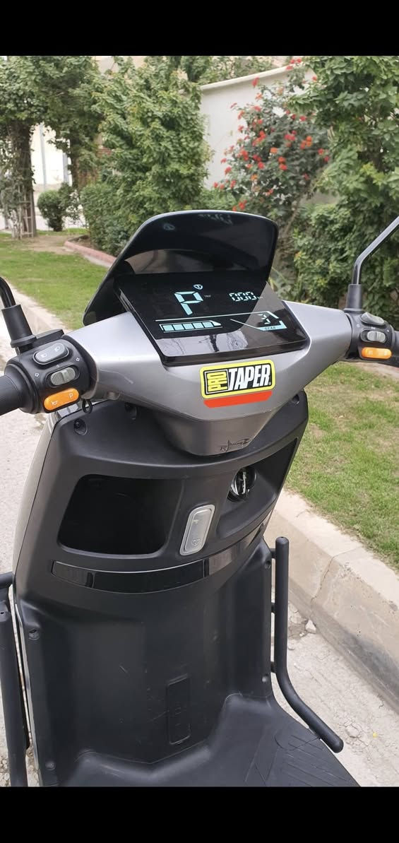 السعر مليون و١٠٠ هاتف ***********
