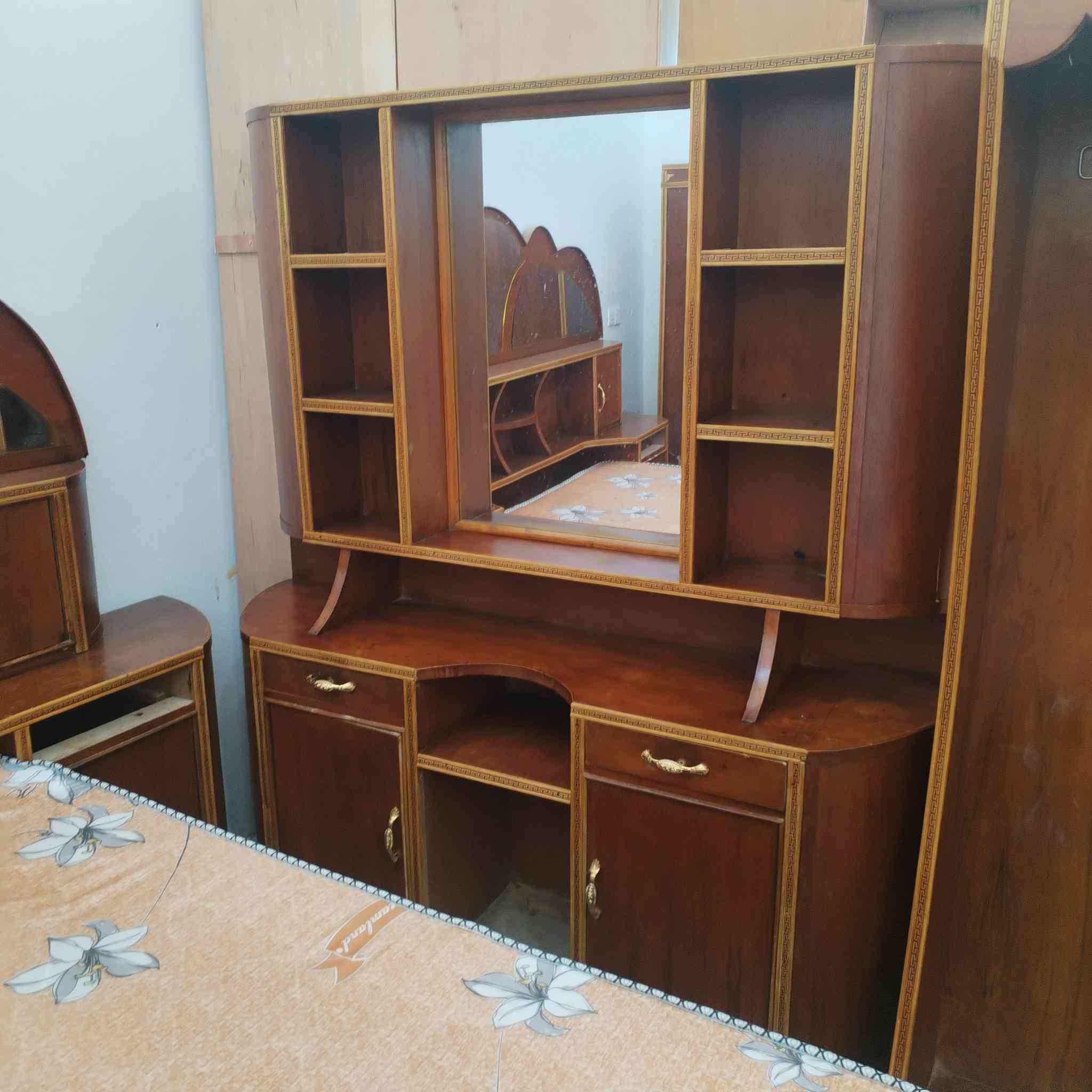 سلام عليكم عندي غرفه نوم مستعمله للبيع صاج عراقي *********** توجد خدمة توصيل
