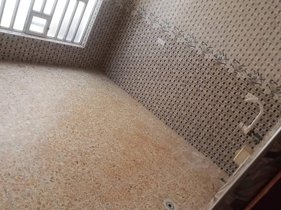 مشتملات ثنين للايجار كل مشتمل يحتوي على استقبال ومطبخ وصاله وصحيات وحمام في القاط الارضي وغرفه نوم في القاط الثاني موقع شارع سجاد ***********
