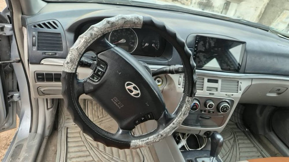 سوناته ٢٠٠٦ رقم بغداد باسمي بيه بس جاملغ امامي بدون داخل محركه ٣.٣ مصبوغه حزام جماليه السياره جاهزه السعر ٧٧ وبيه مجال

*********** 
*********** كربلاء, العراق
