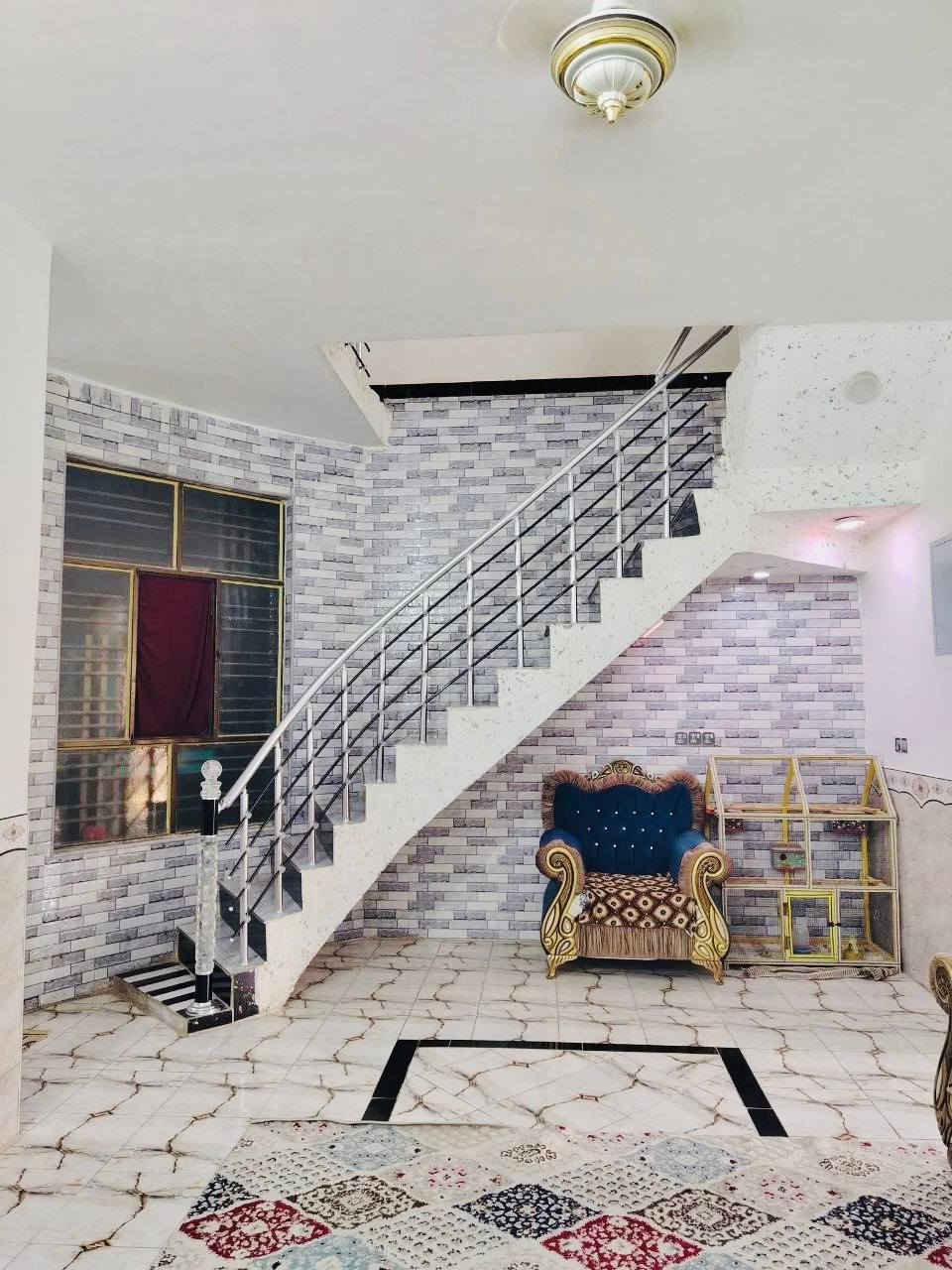 السلام عليكم
دار 150متر للبيع  اساس صب كونكريت و بناء طابوك نهروان و سقف صب كونكريت الطابق الاول يحتوي على غرفه وصاله ومطبخ واستقبال وحمام داخلي وخارجي الطابق الثاني يحتوي على صاله شغل درجه اولى مال جناي 
العنوان / شارع المطار القديم/ شارع علكم الشبلي/ ثالث بيت عن الشارع العام 
السعر (75) مليون وبي مجال
***********
***********
