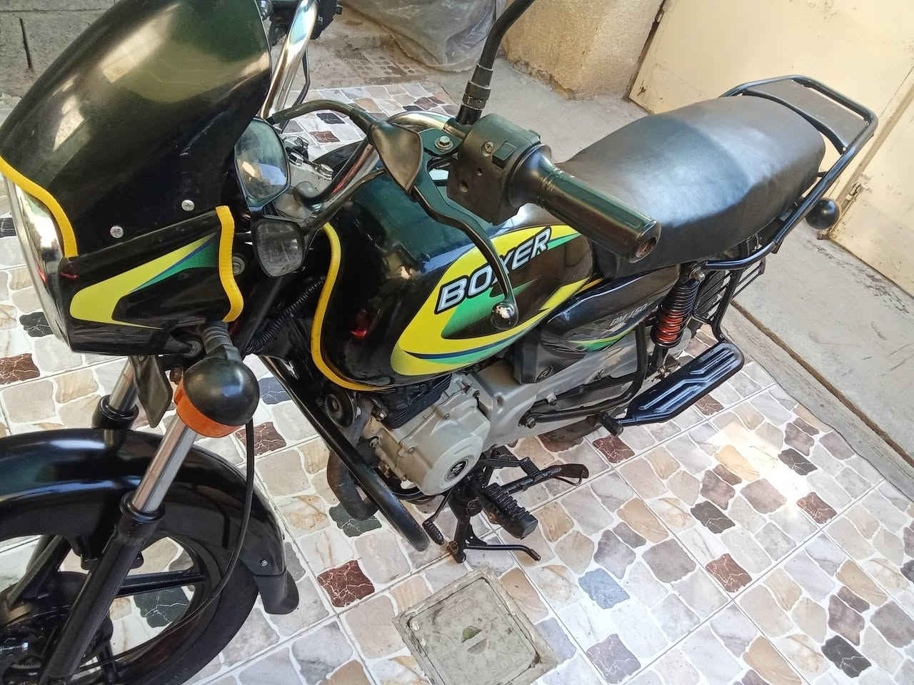 السلام عليكم بوكسر موديل 20 رقم وسنوية السعر مليون و350 وبيها مجال  ***********
