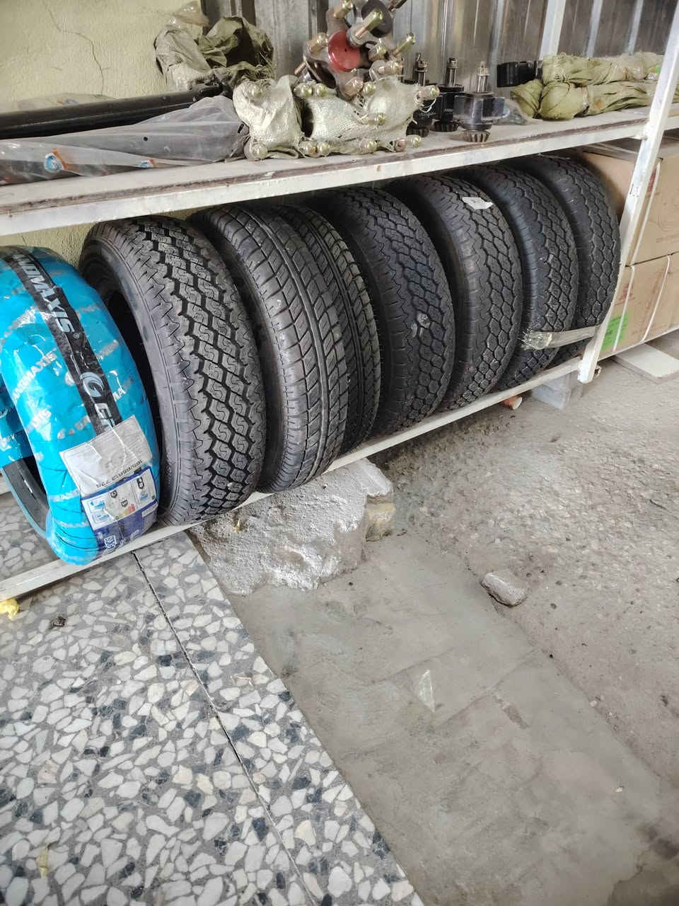 سلام عليكم تايرات 13 مال شركه مع الوياله مال 25 نضيفات كلش مع تايرات 13 كميه خير من الله اي واحد يريد خلي يتصل وتدلل ***********
