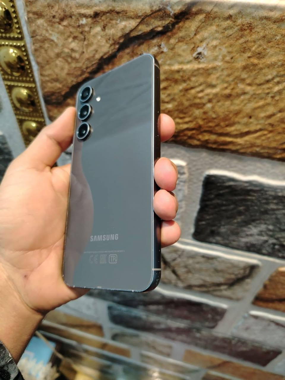 للبيع سامسونك S23FE
شرق اوسط دبل سيمكارت 
ذاكرة 128
عشوائيه 8+8
نضيف كلش لا مصلح ولا مفتوح نهائي

السعر  350قفل 

مكاني بغداد مدينه الصدر
متواجد خاص
 توصيل ماعندي


**إذا كنت صاحب هذا الإعلان وتريد حذفه لأي سبب، رجاءا أرسل رسالة إلى الدعم الفني**