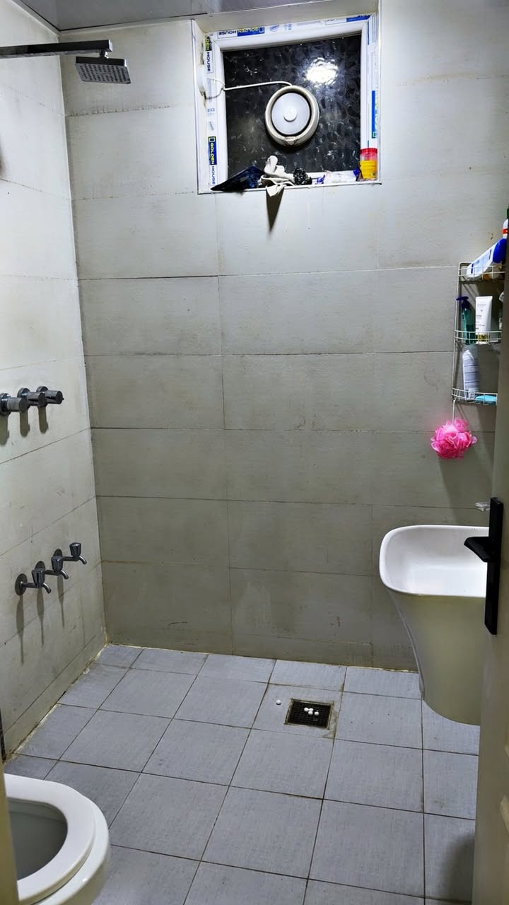 السلام عليكم شقة محتاج شريك للسكن بمنطقة الاعظمية جوار قاسم ابو الكص والشقة اول ساكن جدا نظيفة للتواصل عن طريق الاتصال فقط  ***********
