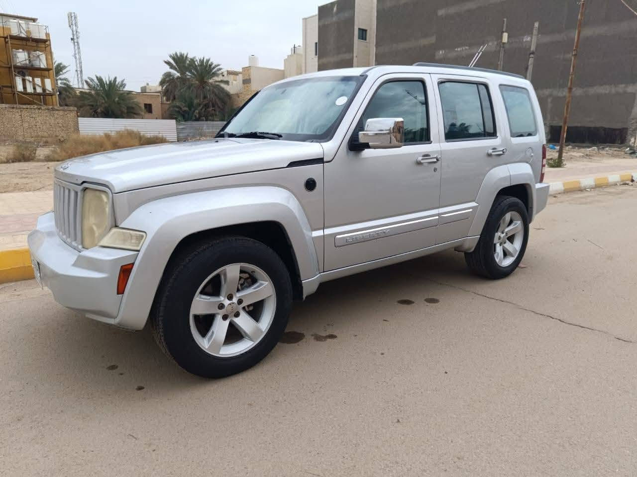 السلام عليكم
جيب ليبرتي 2008 محرك 3700
رقم بغداد مشروع وطني سنويه ٢٨ با اسمي السيارة بدون ضربة وبدون حادث ولاصبغ جاهزة من كلشي ادامه كامله لايت زينون تخم تاير ياباني حداديه خلفي امامي تبريد السعر ٩٠ 
مكان السياره ناصريه مركز 
للاستفسار ***********
