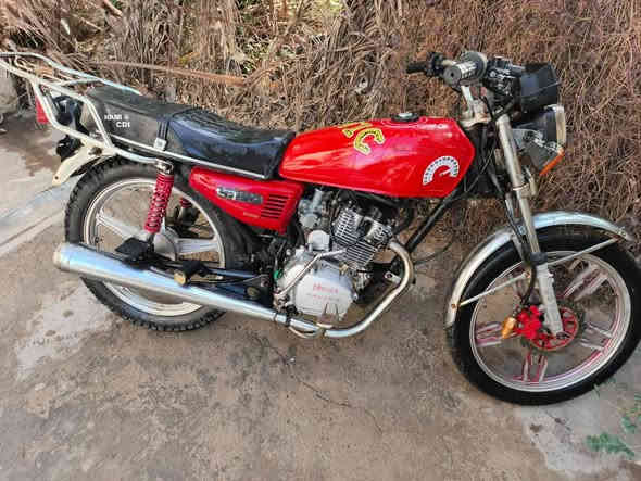 سلام عليكم سيفان موديل ٢٣ للبيع الدراجة خير من الله مرتبة مابيه اي نقص غير بس جوزة السلف وهي شغالة حتى لو متبدل الجوزة الدراجة كهربائيات ومكينة مابيه اي نقص السعر ٦٠٠ وبيه مجال. حك الجية
رقمي:***********
