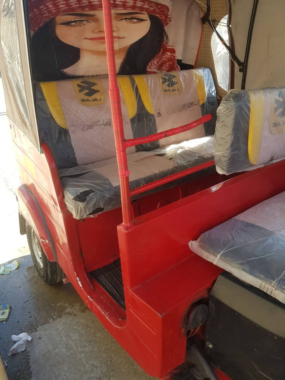 السلام عليكم تكتك 18 رقم وسنويه تحويل مباشر مصبوغه لجماليه دوس معمره بس  المكينه لا تبخير ولا تنقيص مناقصها شي كامله كبل لشارع وجادر مال 21 شديته مال استعجال وتايرات 2 جدد بيها السعر 5 و 200 وبيها مجال العنوان بغداد الحسينيه *********** موجود واتساب
