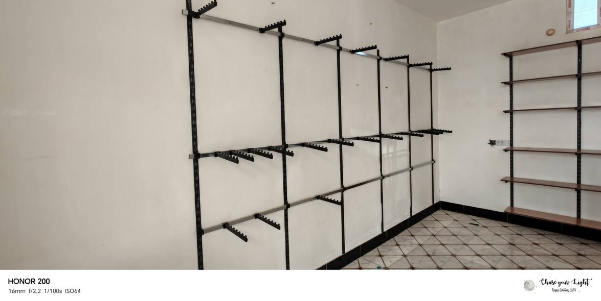 السلام عليكم اثاث محل ملابس للبيع شلع المكان جزيرة الخالديه للاستفسار ***********
