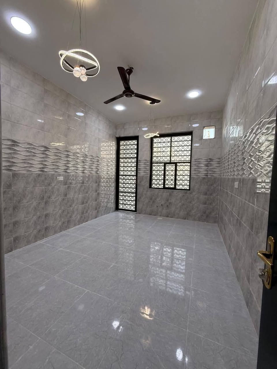 🔥 125 مليون قابل للتفاوض 🔥
***********
تحية طيبة 🌹فرصة مميزة للبيع في أبو الخصيب / شارع محولة الزهير
🏡 تفاصيل العقار:▪️ المساحة: 200 متر▪️ يبعد 500 متر عن شارع سايدين▪️ الطابو: صرف زراعي باسم عراقي

🏠 مواصفات البيت:▫️ غرفتين نوم▫️ صالة مريحة▫️ مطبخ▫️ صحيات داخلية وخارجية▫️ ستقبال (ديوان)▫️ كراج للسيارة
📍 موقع هادئ ومناسب للسكن العائلي
📞 ***********
