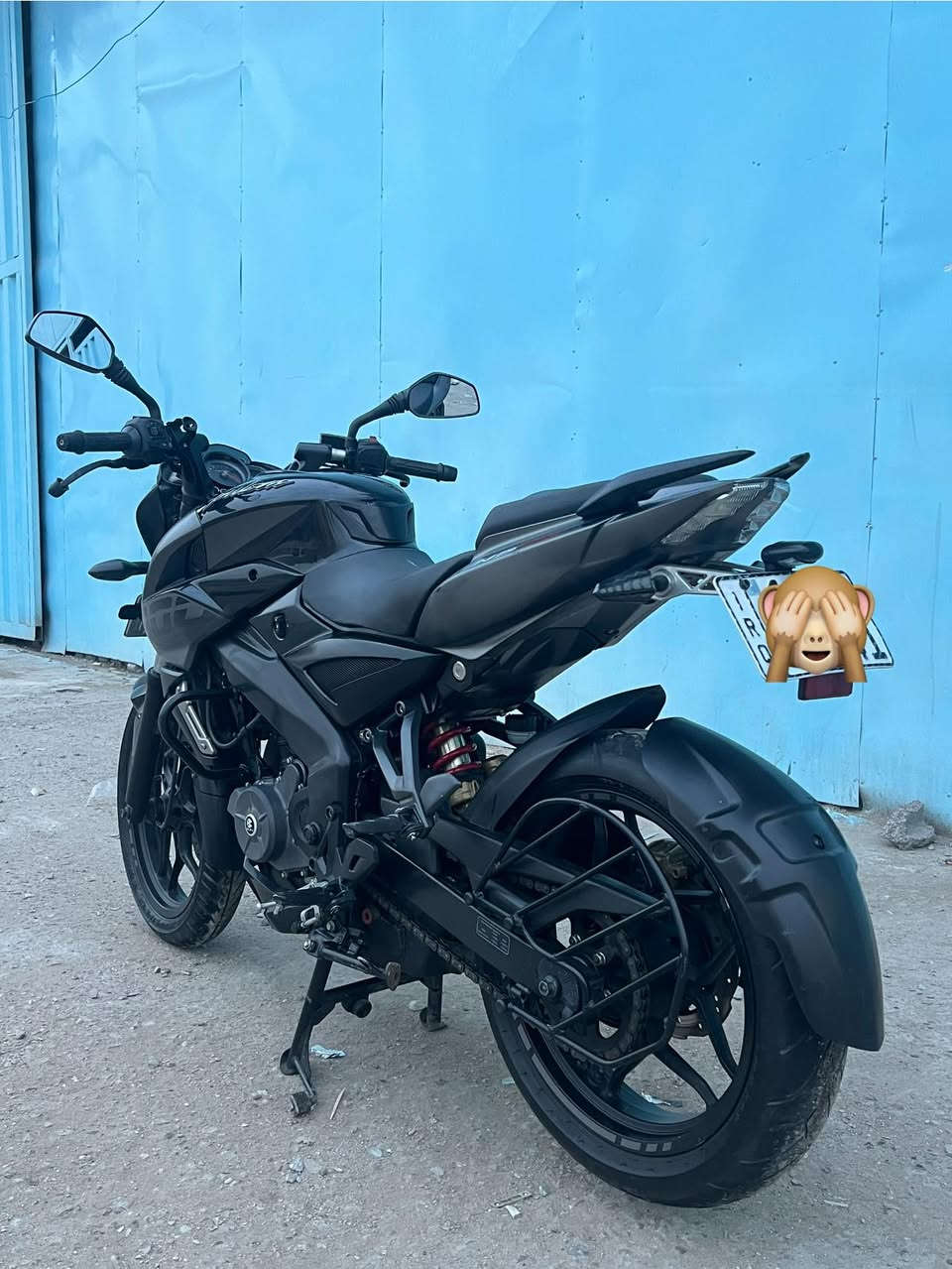 سلام عليكم بولسر NS200
دراجه مكفولة مرقم 11بغداد ماشية 11 الف السعر 24 
ورقة مكاني بغداد شارع حيفا و حي العامل رقم ***********
