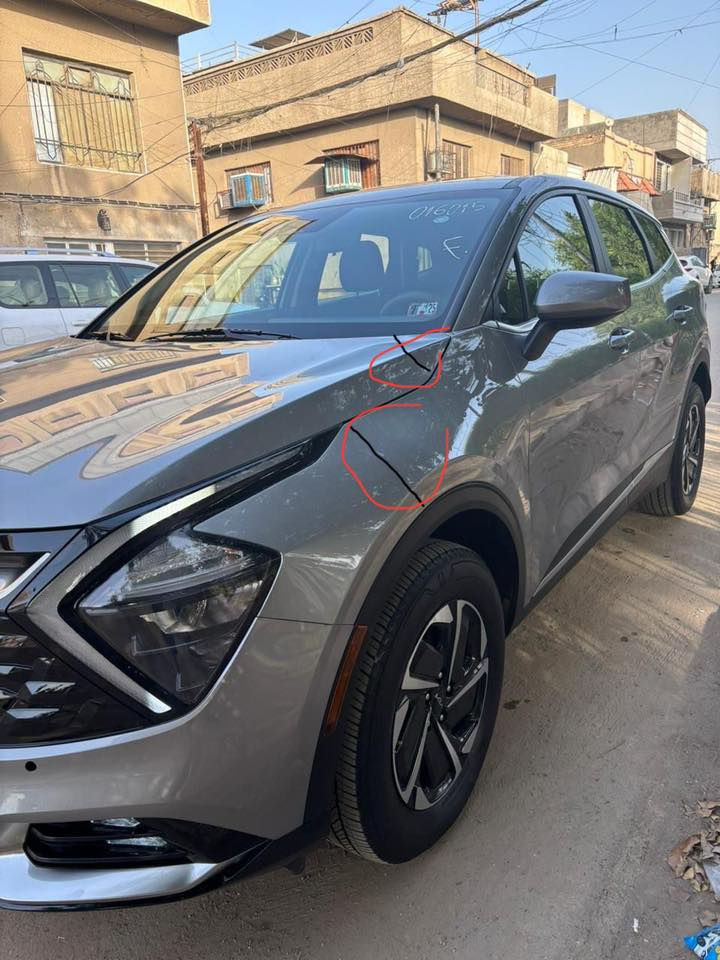 السلام عليكم. كيا سبورتج ٢٠٢٣ هايبرد وارد امريكي. الحادث دعامية امامية فقط بدون ايرباك. ماشية ٥٣ الف كم. 
المواصفات: محرك ١٦٠٠ تيربو، دفع رباعي، شفتات ستيرن، انظمة قيادة، انظمة سلامة، اوتو هولد، محافظة على المسار، رادار امامي، تبريد قطعتين، تدفئة كشنات امامية حساس خلفي. السعر ١٩٢ ورقة. الاتصال على الرقم ***********
