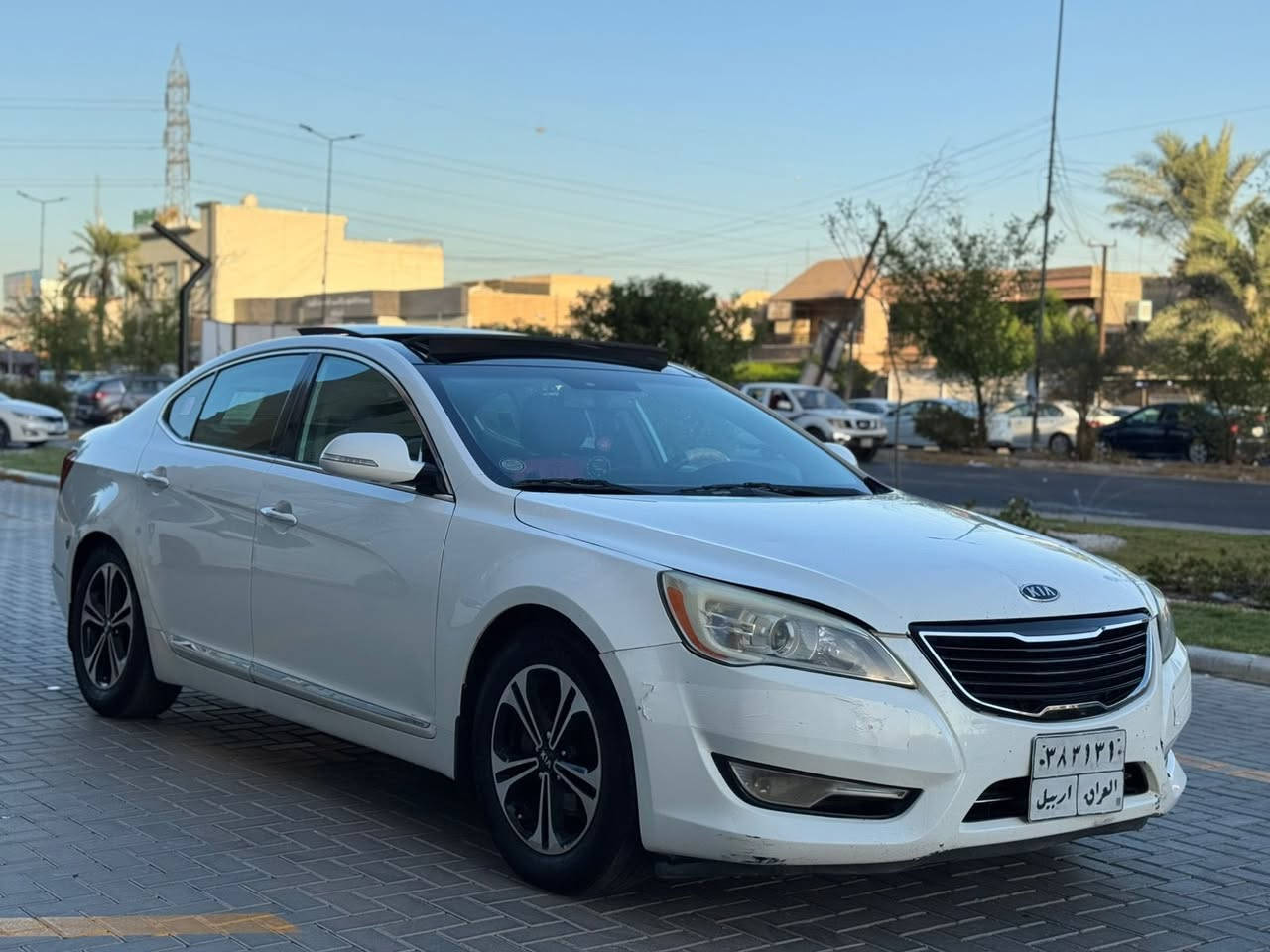 كيا كادنيزا 2012 فول مواصفات
لمتد Vip ملكي 
بانوراما فتحتين 
محرك 3500 
ويل كب 17 
نظام ترحيب خارجي وداخلي ودشبول 
لد بلادي دشبول وابواب 
سستم بلادي انفينتي فول 12 سماعة وبلوتوث 6 اقراص 
بصمة 5 بصمات مع الصندوق 
تحكم ستيرن جهتين 
كروز سرعة قفل 
لايت عالي ناصي زنون 
اضائة داخلية تحت الاقدام بلادية 
تبريد قطعتين 
بردات خلفية بلادية وبرادات ابواب خلفية 
كشنات كهربائية امامية مع خزن ميموري وضع الجلوس
كشن السائق والستيرن نظام ترحيب عند الجلوس 
نظام ترحيب عند الترقب من السيارة 
اشارة بلمري 
شفط المري مع نزول المري عند الرجوع الى الخلف وضع الامان 
حساسات خلفية بلادية 
كامرة خلفية بلادية 
كير اوتماتيك مع كير عادي
الهاتف /  ***********
