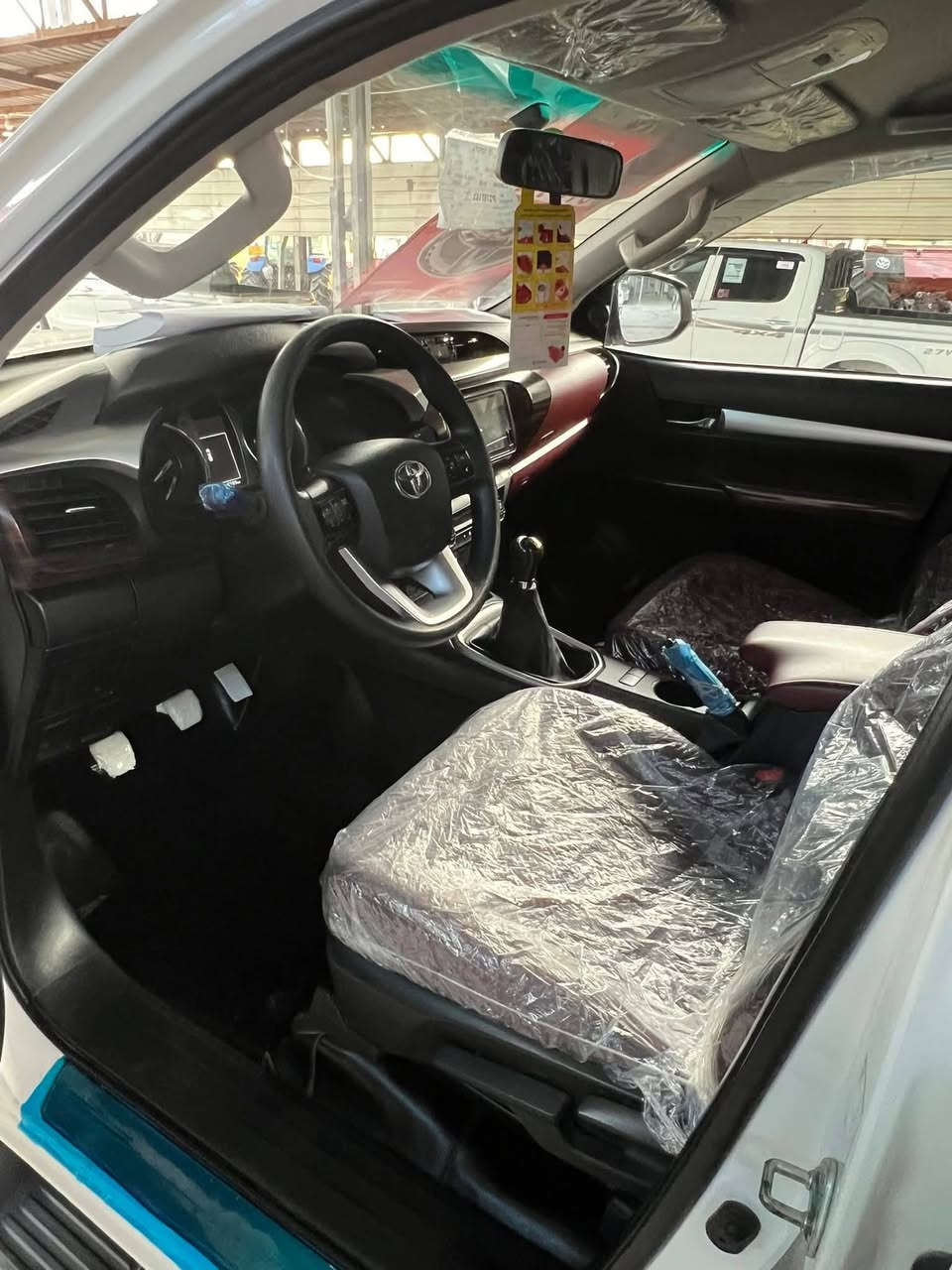 سلام عليكم هيلوكس البيع كفاله عامه من شخط
 2023 فور ويل/ على وضع الشركه سبير ما نازل فول مواصفات تبريد كير عادي  تبريد ثلاث قطع رقم ربيل/ ***********
