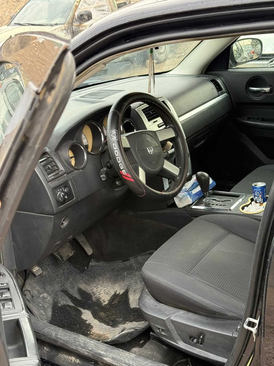 دوج جارجر موديل ٢٠١٠ كير محرك بشرط تبريد. سياره باقيه على تسليم الرقام سياره بيها كصت  قماره مكان سياره رمادي استفسار ***********
