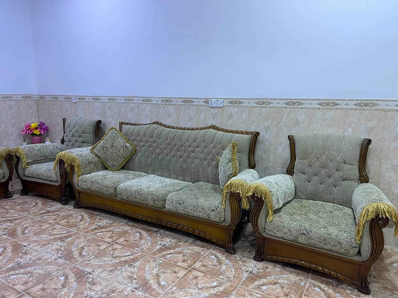 سەلاموعەلەیکوم ئەم قەنەفەمان هەیە بۆ فرۆشتن شتیکی عەصڵەو شەریکەی دیۆانە 27گەلای پیدراوە لەکەلارە  ئیستا بای 500هەزار و مەعمەلەیە    12نەفەریە.  رەقەم تەلەفون ***********
