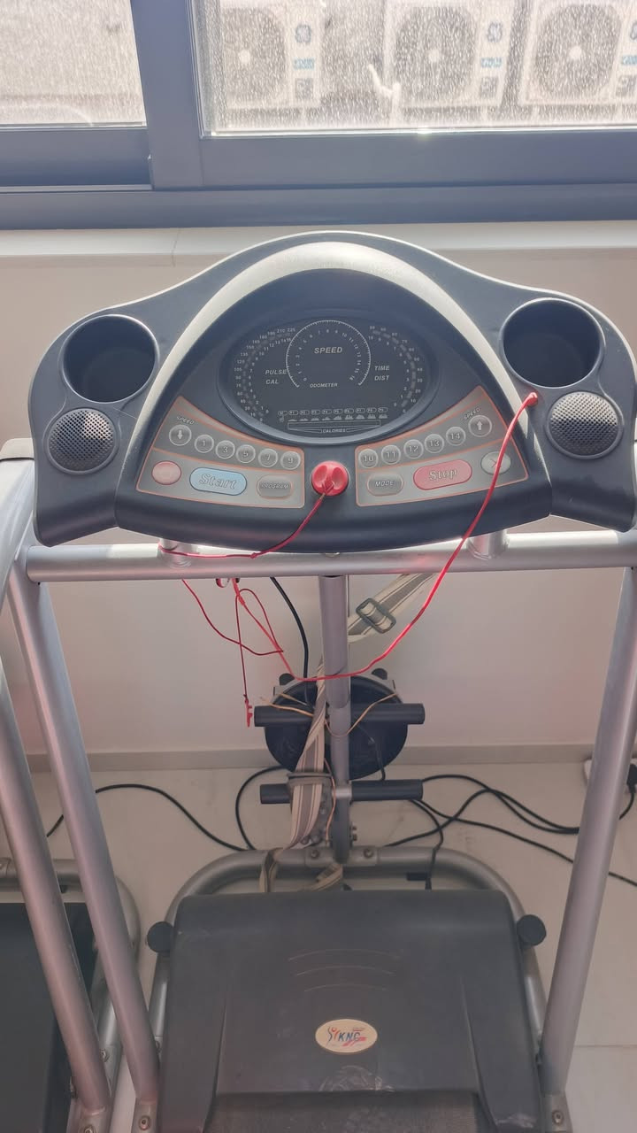 السلام عليكم اجهزة جري للبيع مستعمل مال بيت اصلي مو تجاريات سعر الواحد250 مكانهن الجادريه
***********
