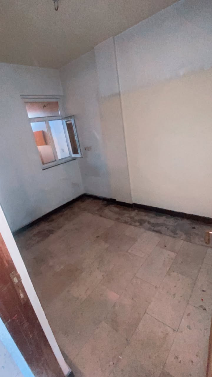 ايجار شقه طابق ثاني
شقه للايجار  طابق ثاني 

مساحه ٧٠ متر  

تتاجر لعائله صغيرة فقط  

في حي اور شارع نادي النفط مجاور عياده سناريا للاسنان

تتكون من غرفين نوم وصاله وحمام منور ترك وبالكونه مطله على الشارع العام إيجارها 300 قفل بدون عمله 

———————————

للأستفسار مكتب ارض الخيرات

حسن ***********
