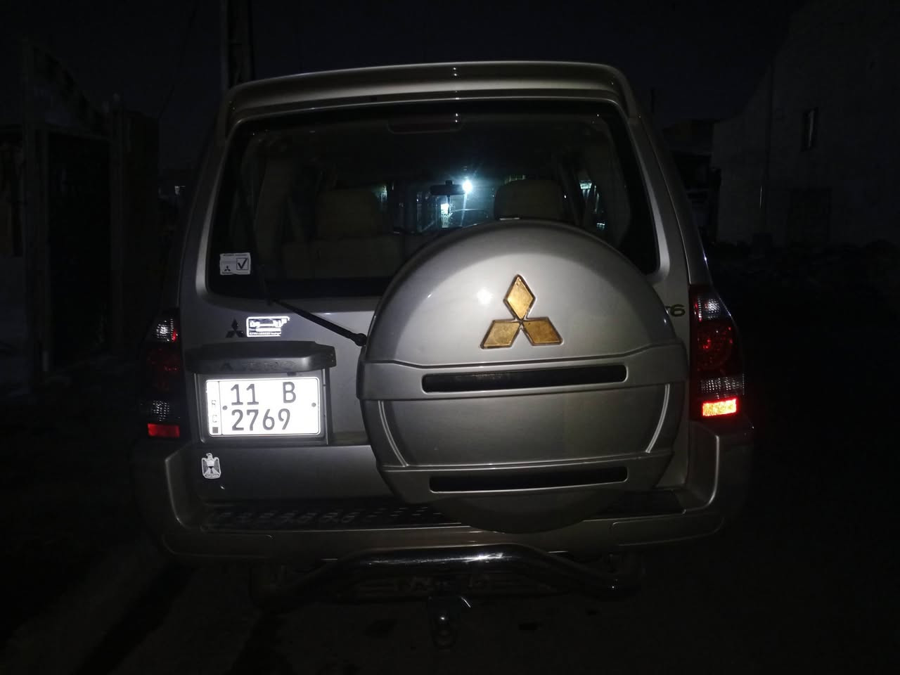 سلام علیکم عندي باجيرو موديل 2007سيارة جاهزه من كلشي تخم تاير ويل كب حداديه جديده  فحته سلايت كشنات جلد سيارة مكان بغداد حي النصر معامل ***********
