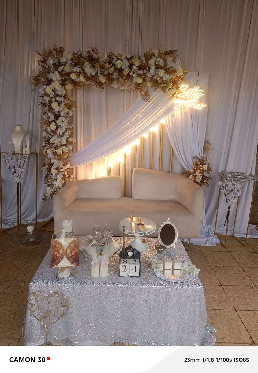 #كوشات_لمسه_الافراح  اجمل الديكورات  الحديثه وجميع الالوان وانسب الاسعار🔥
العروض مستمره ويانا الفرحه بفرحتين🤍 
#كوشات ##حنه #مهر #عرس #خطوبه ‏‪***********‬‏
