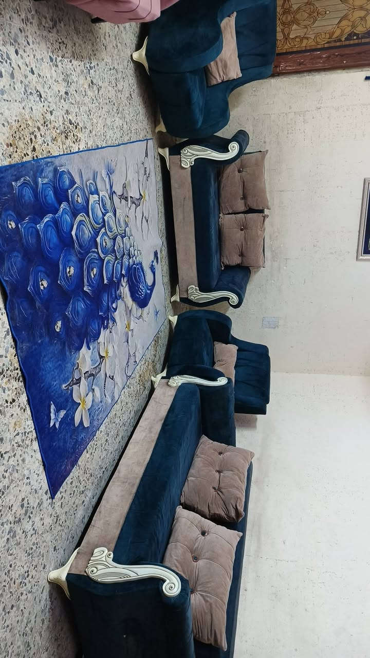 تخم 7 مقاعد 💺 تكمه نضيف جدا سعر 180 وبي مجال مكان البياع يوجد توصل بكروه رقم يوجد وتساب ***********
