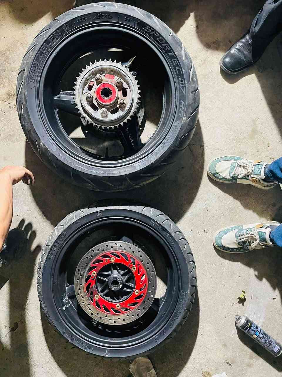 للبيع وياله +اغراض cb1000 f1 مكان سليمانية 
سعر خاص ***********
