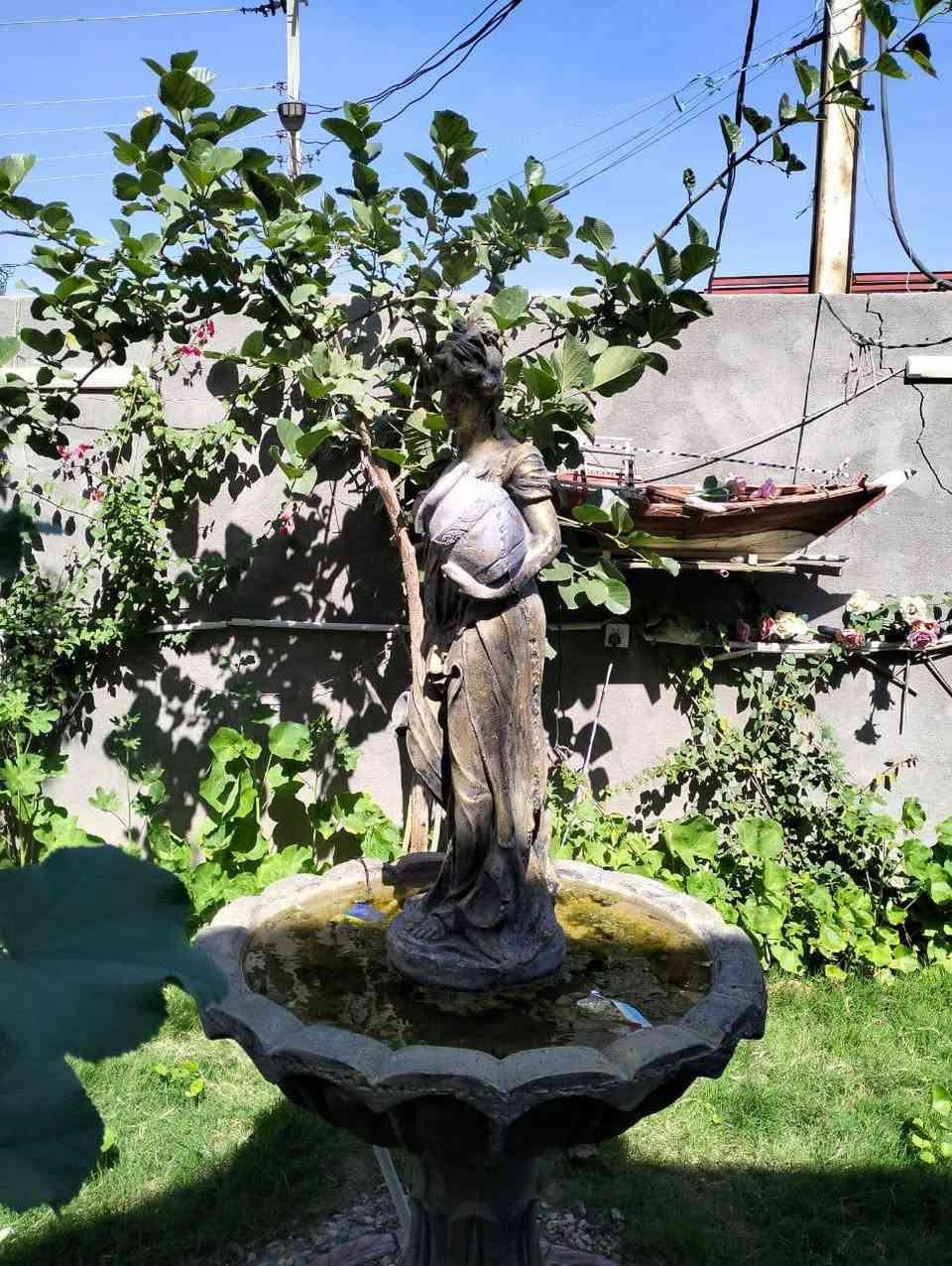 اسعد الله اوقتكم بكل خير احبتي
***********
دار سكن للبيع مساحه كليه 750 متر 

مساحه البناء 200 متر 

بناء بلوك درجة أول بيت حته ارضيه قلع وصب 

يتكون البيت  من غرف 3 نوم ديوان مطبخ هول صحيات دخلي وخارجي كراج سياره يسع 3 سيارات

حديقه خلف البيت وحديقه جدام البيت  
طابو ملك صرف زراعي عراقي وكاله ونسخه من طابو ملاك موجود حي يرزق 
مكان ابي الخصيب باب طويل القنطره
منطقه روعه ناس طيبين بشكل 
سعر 165 مليون بي مجال شراي
