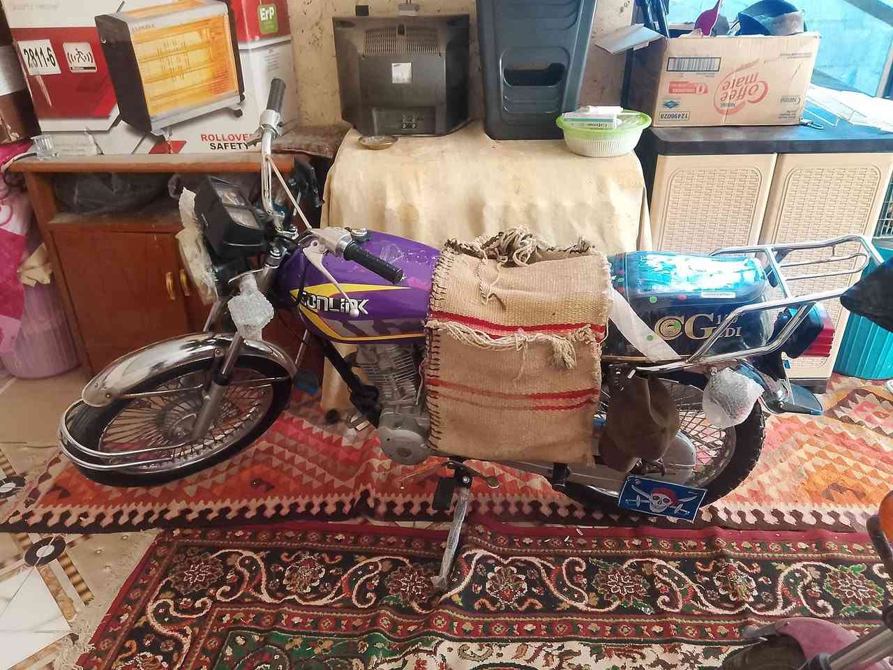 سلام عليكم تايكر غطاس مديل22اوراق كامله دراجه اي نقص مابيها كامله مكينه مفتوحه سعر475وبيها مجال يرهم مراوس مكاني ديالى كنعان شراي نتصل ***********
