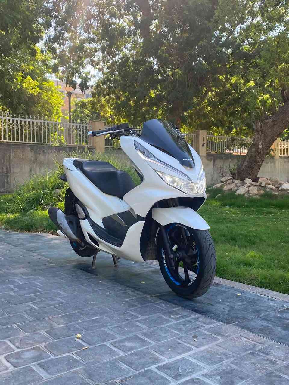 جيل 3كورية كفالة عامة اوراق منفيس جاهزة من كلشي  ترايهة للشمال ابيعلك من باب البيت برغي ممفتوح بيه كل كهربائيات شغالة كل حساسات شغالة تدفئة يدات شغالة ماشية 52 دراجة بالكارتون شرط شلعة ومعدل طيران 
مكاني بغداد فلكة حي نصر السعر 1900وبيها مجال للشراي 
***********
