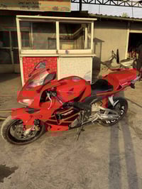 RR 600  2004 دراجة نظيفة بيها مشكله بالمحرك ابيع كوم حديد 10$ مكاني بغ...